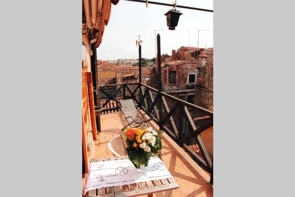 Bellissima Casa Vicino Biennale Grande Terrazza ! Apartamento Veneza Exterior foto